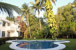 Casa con alberca en Club Santiago Manzanillo